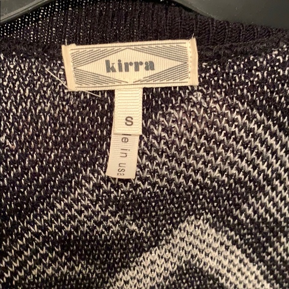 Short sleeve cardigan sweater. Size small. - Picture 4 of 4